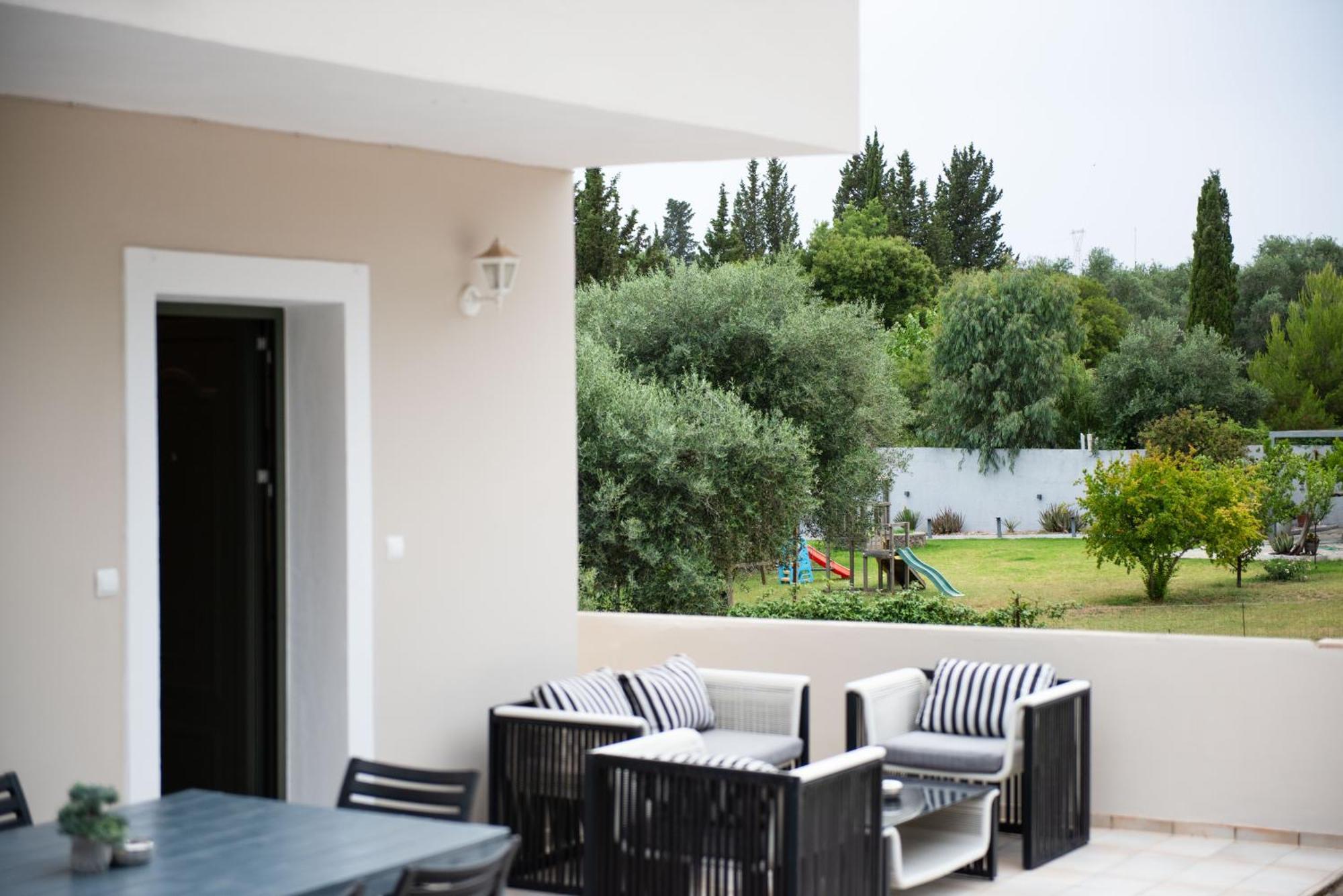 Gouvia Olive Tree House Villa *